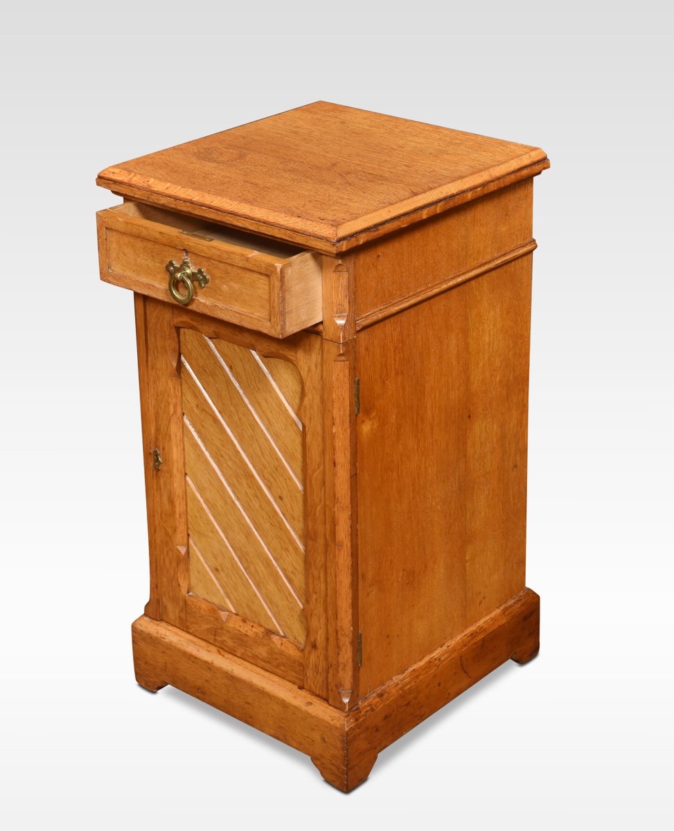 ToTo Gothic Wooden Bed Side Cabinet